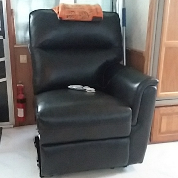 Brown heater recliner - Picture 1 of 1